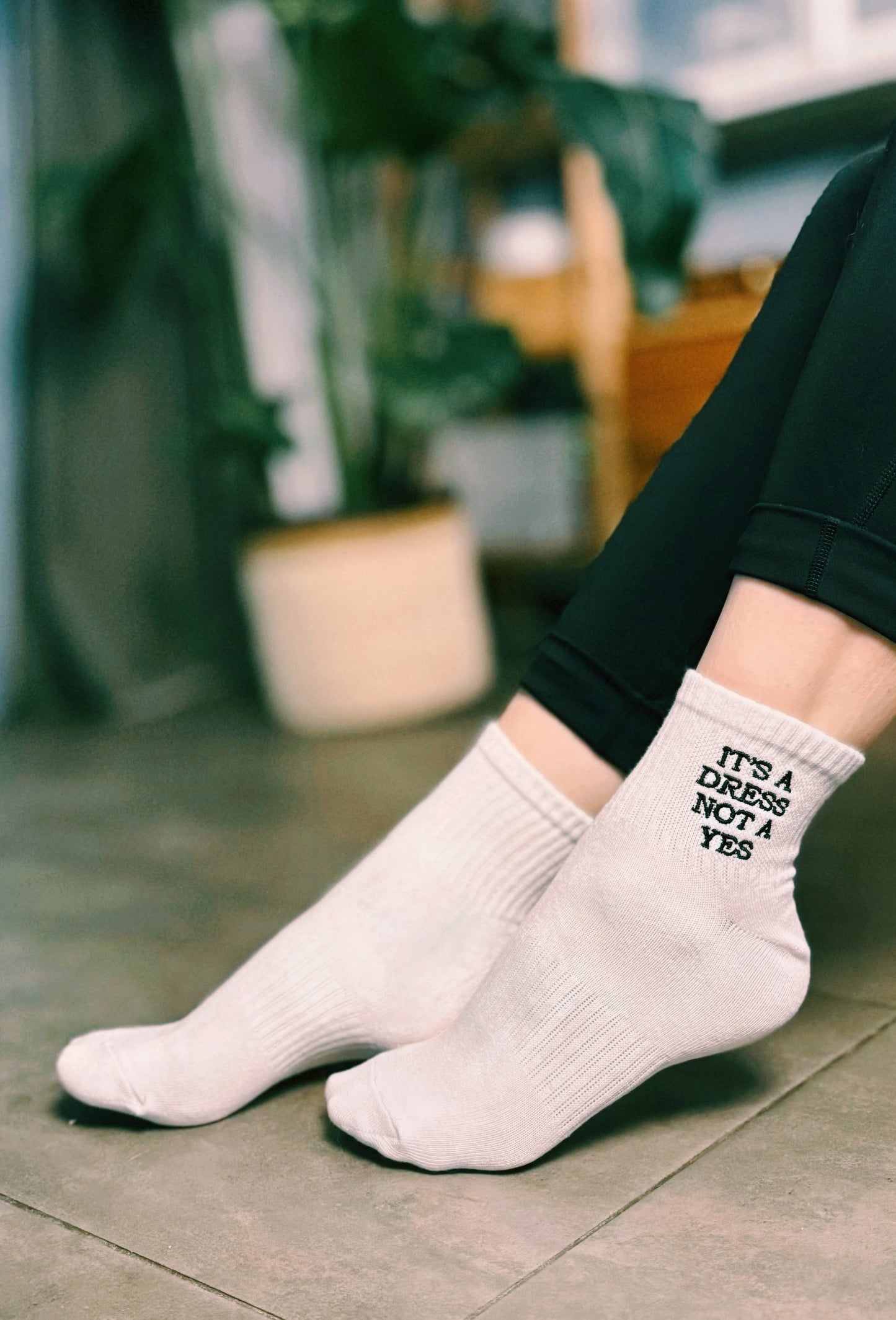 IT‘S A DRESS NOT A YES